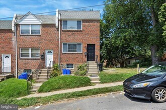 Building Photo - 348 Ripka St