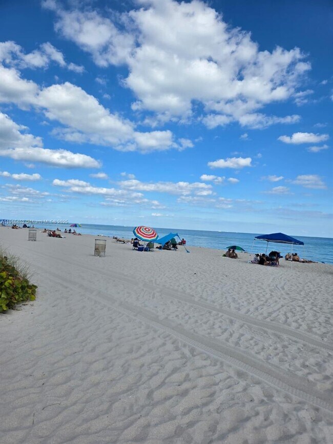 Building Photo - 7440 Harding Ave