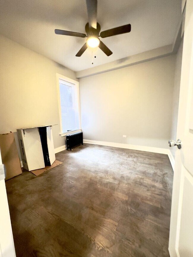 Building Photo - 4 bedroom in Chicago IL 60660