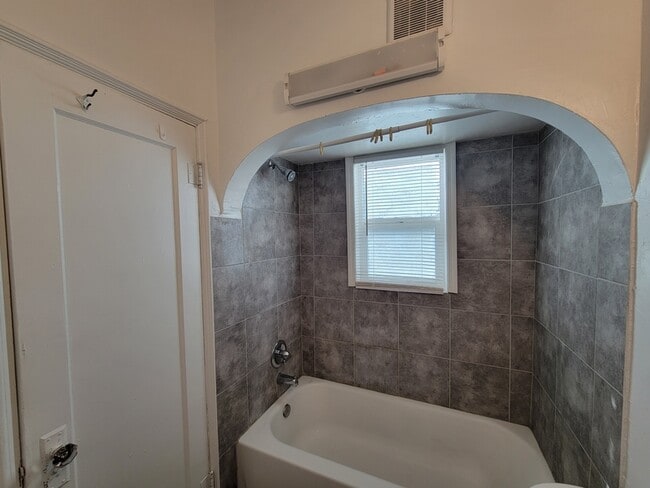 Building Photo - 820 S Arizona Ave