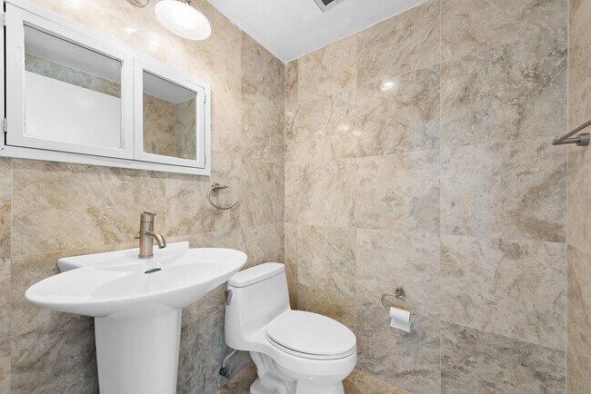 Building Photo - 3003 Terramar St