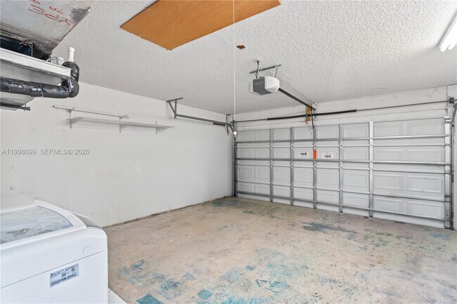 Building Photo - 9081 Lake Park Cir N