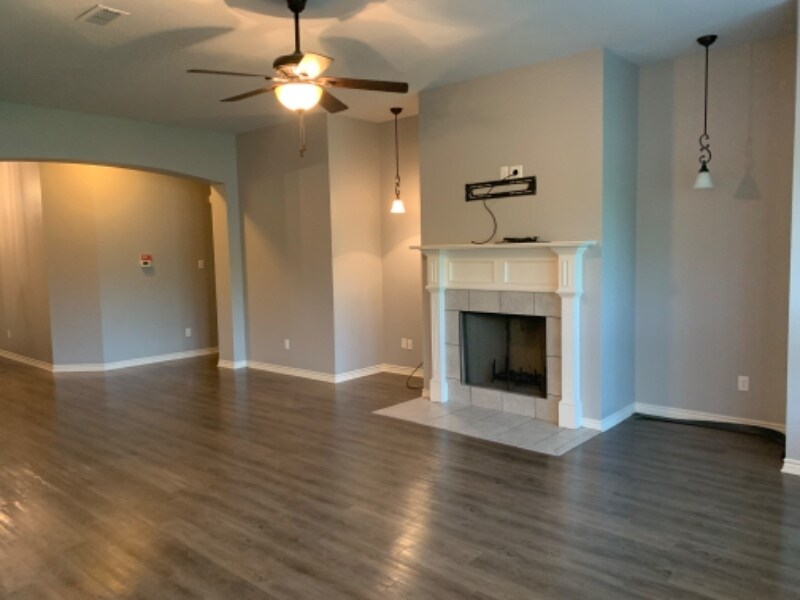 Building Photo - 151 Birdsong Ln