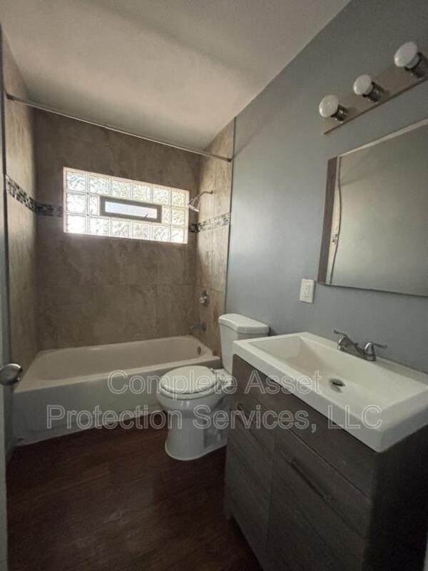 Building Photo - 910 W 56th Ave