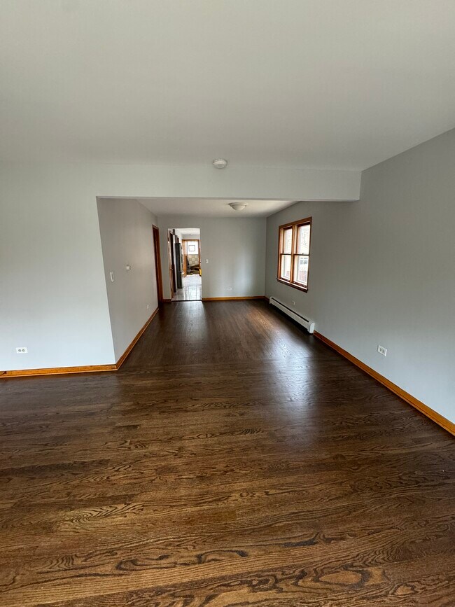 Living room/dining room - 2714 N Mason Ave