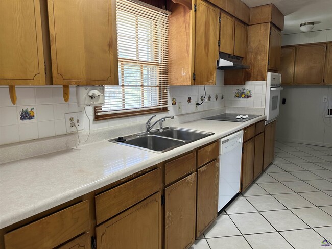 Building Photo - 1218 Creekwood Dr