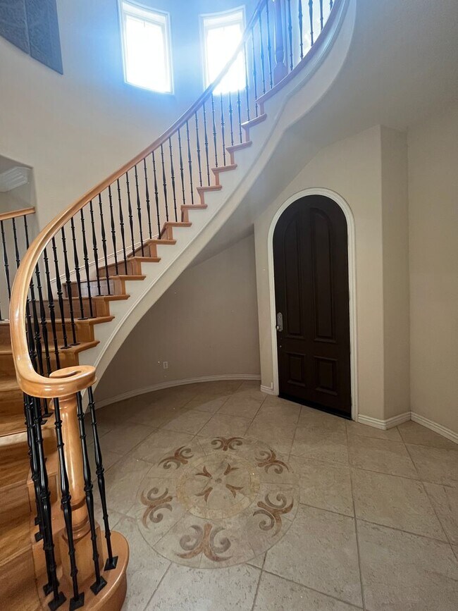 Building Photo - Elegant 5-Bedroom Carmel Valley Home with ...