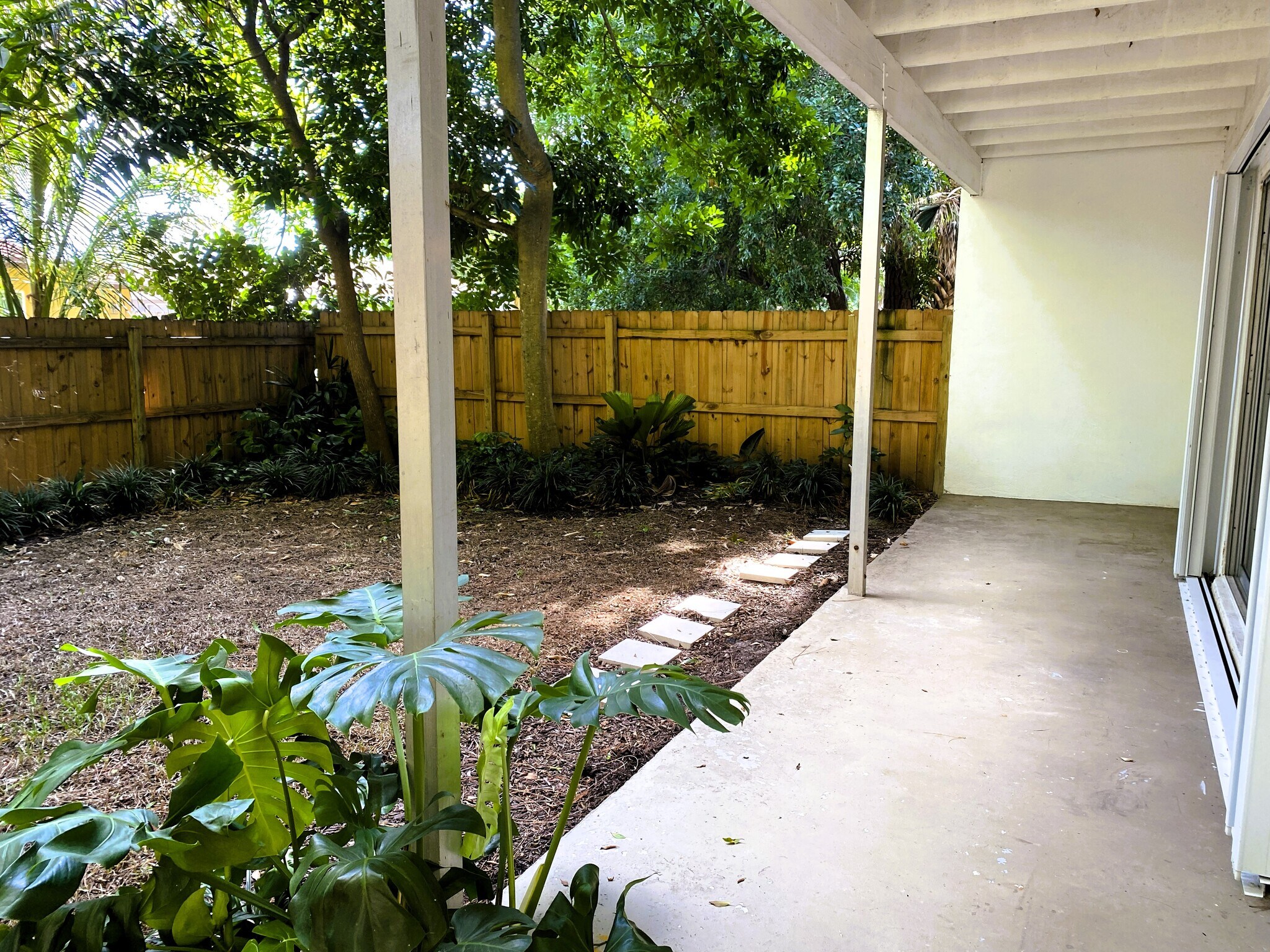 Building Photo - 9345 Green Meadows Way