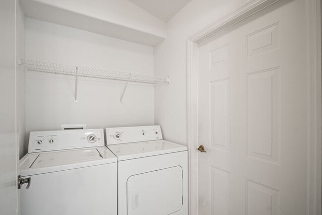 Building Photo - Beautiful Villas 3 beds 2 baths in a Gated...