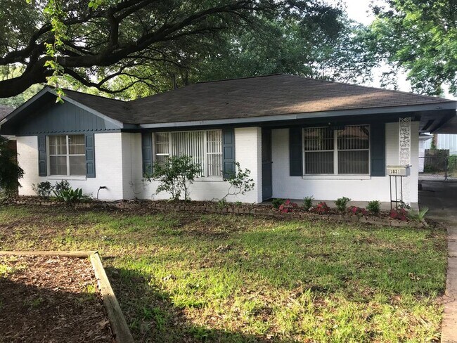 Building Photo - 1831 De Milo Dr