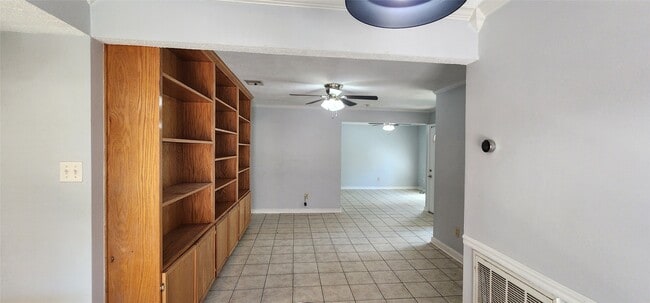 Building Photo - 2527 Meandering Trail