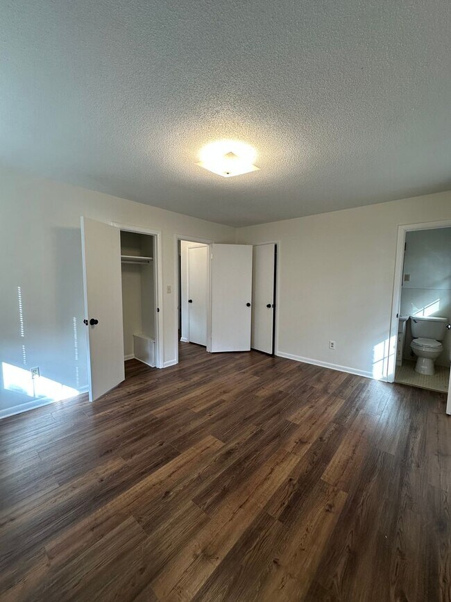 Building Photo - East-side home move-in ready