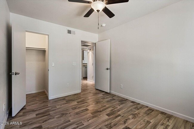 Building Photo - 1346 E Mountain View Rd