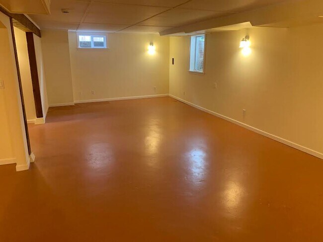 Building Photo - Impecable Remodel of Historic Eastmoreland Gem