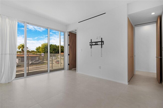 Building Photo - 4432 W Flagler St