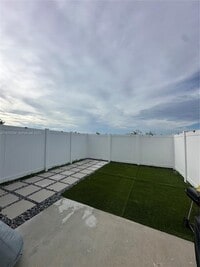 Building Photo - 1070 W Davis Pkwy