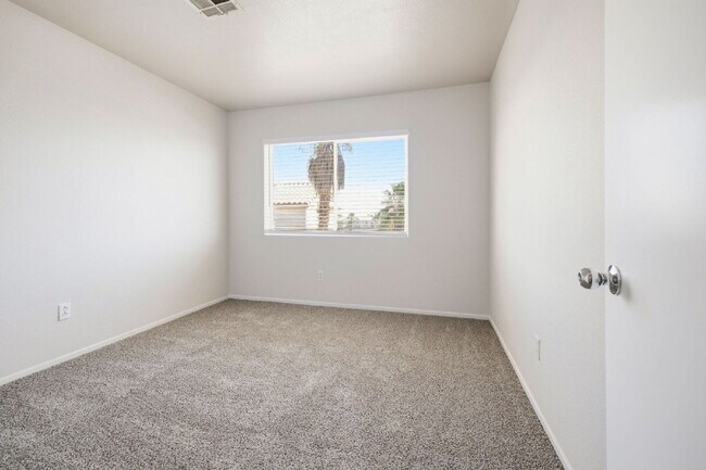 Building Photo - "Modern Comfort Close to Nellis Airforce Base: Spacious 3-Bed Home with 2.5 Baths in Vibrant Las ...