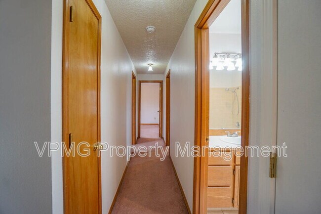 Building Photo - 4017 NE 157th Ave