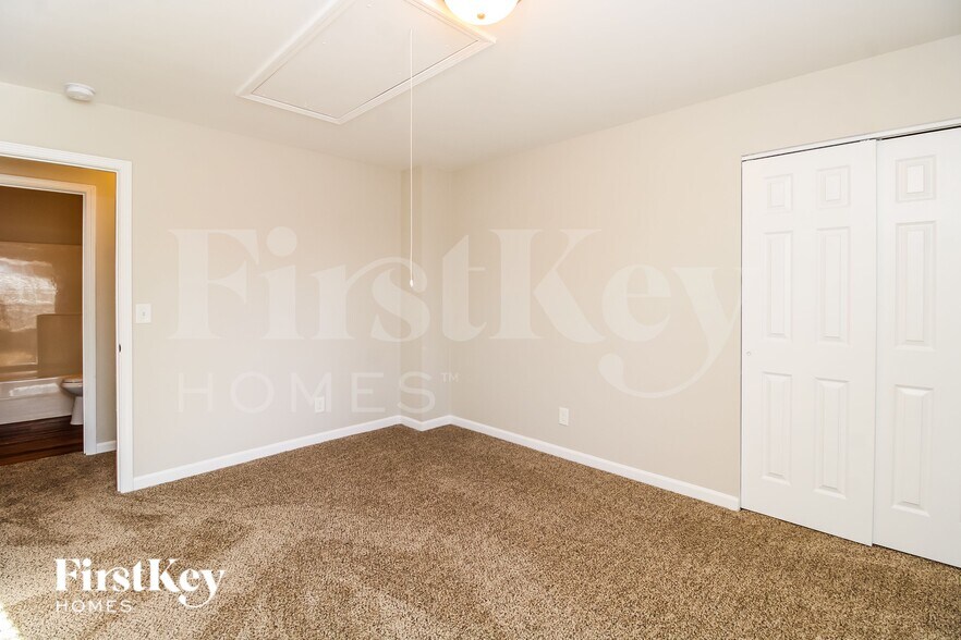 Building Photo - 6720 Winners Dr