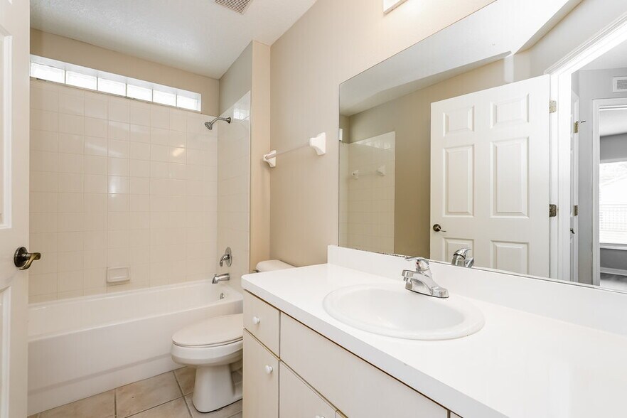 Building Photo - 6171 Skylarkcrest Dr