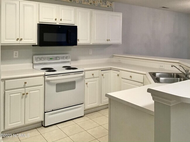 Building Photo - 5002 Hunters Trail