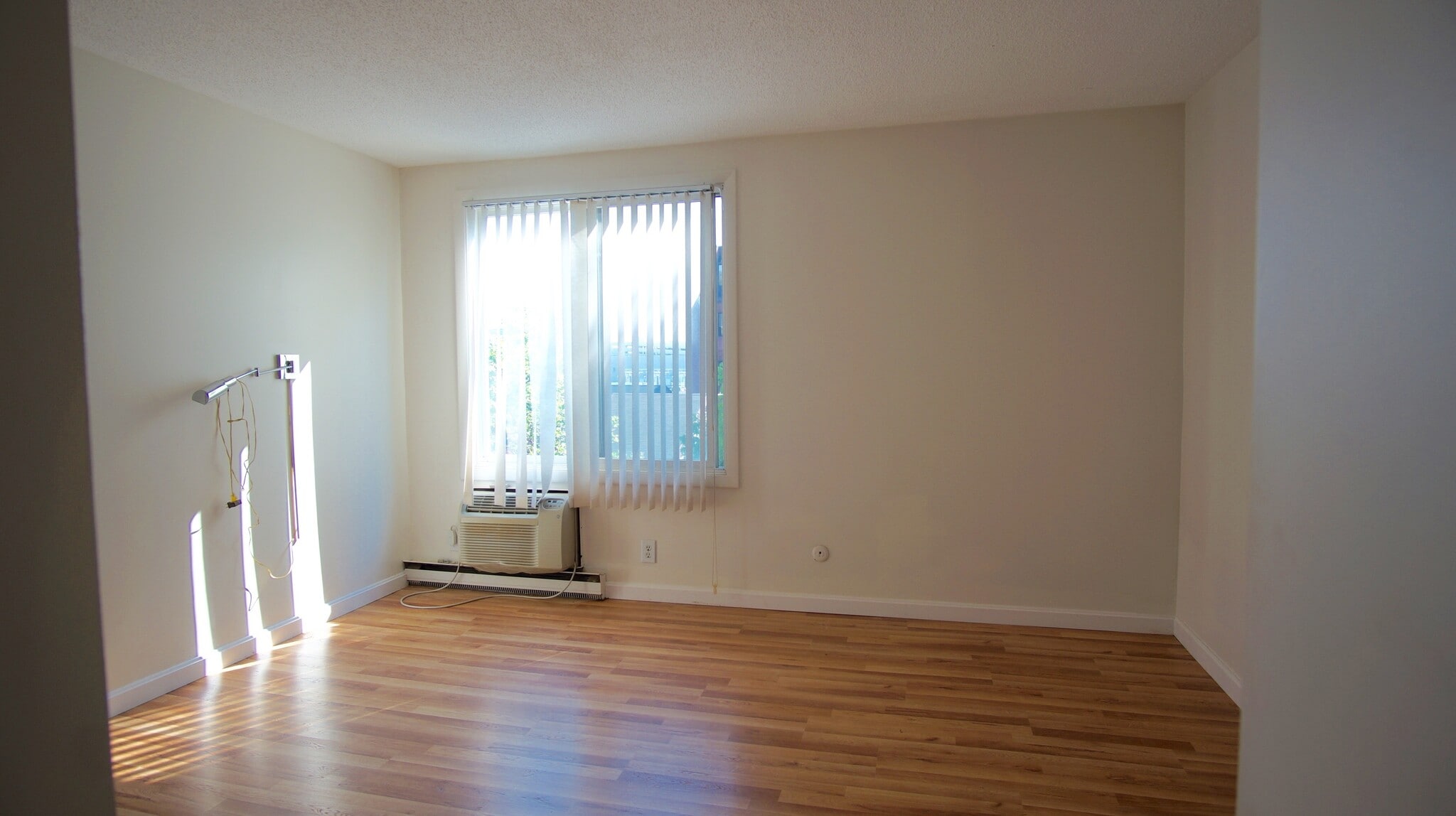 Building Photo - 274 S Main St