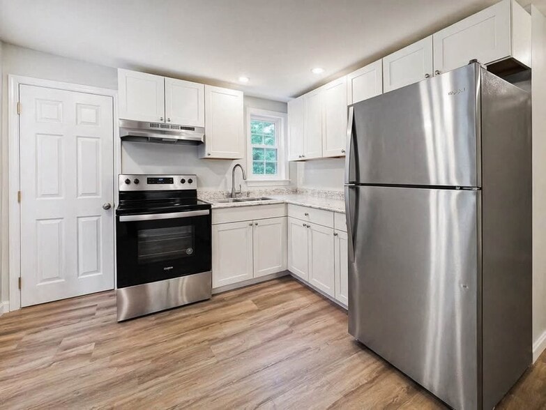 Building Photo - 10 Land of Nod