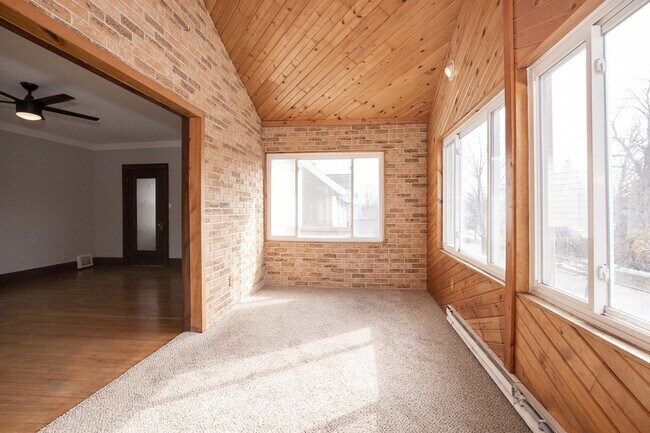 Building Photo - 14718 Bayes Ave