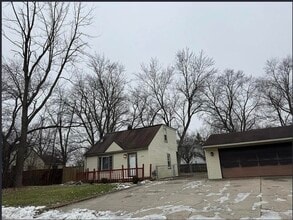 Building Photo - 22641 Albion Ave