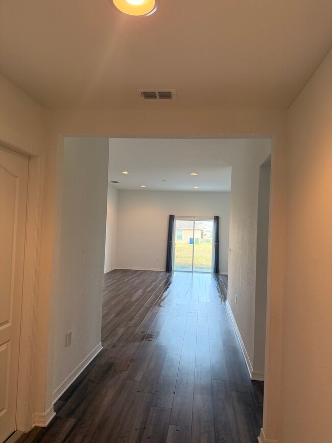 Building Photo - 281 Arbuthnot St