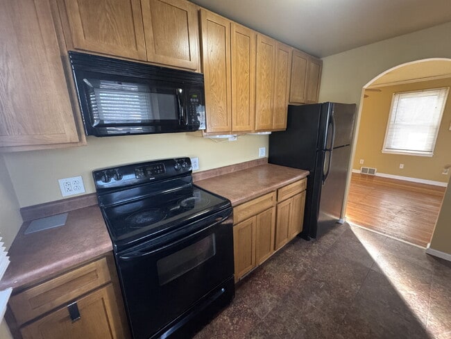 Building Photo - Charming & Cozy 1-Bedroom Retreat in Brooklyn Center – Perfect for Simplified Living!