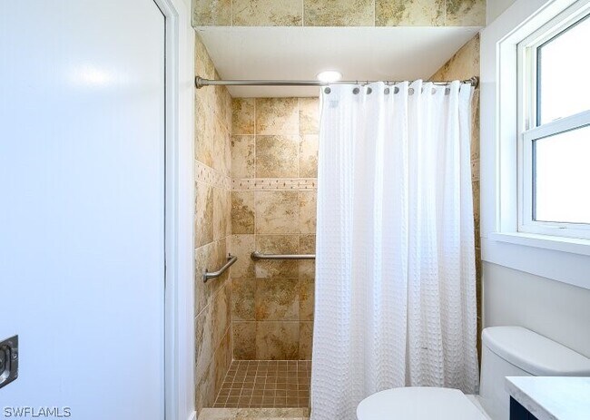 Building Photo - 760 106th Ave N