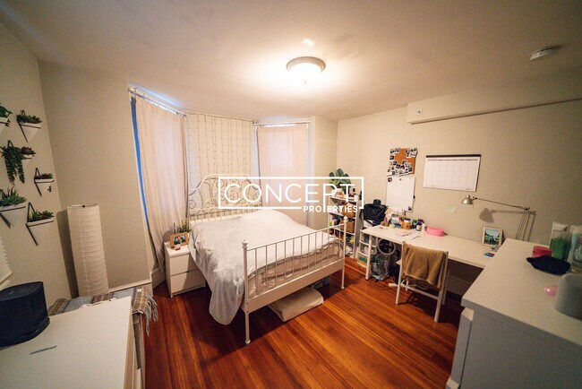 Building Photo - 820 Parker St