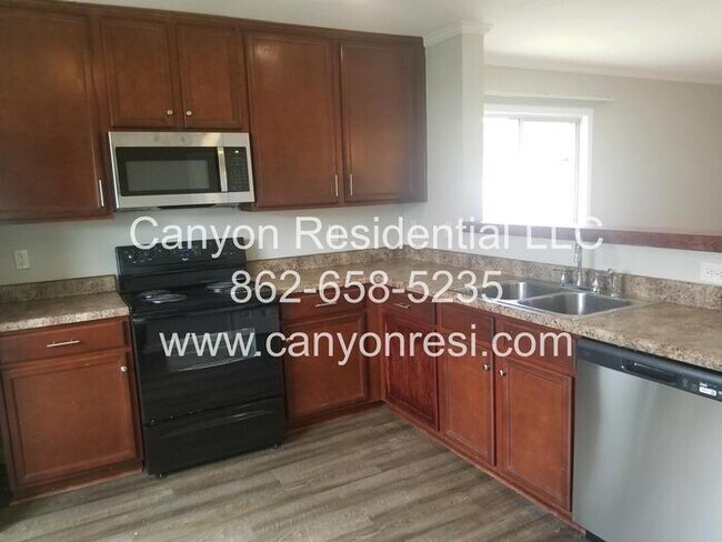 Building Photo - NEW APPLIANCES! Beautiful home in a great area, hurry it won't last long!