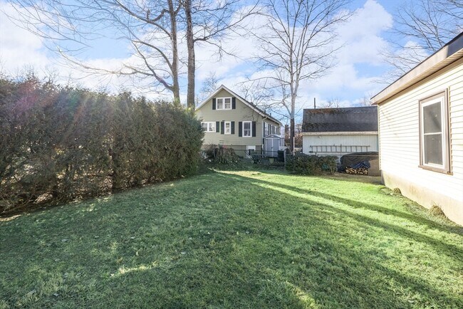 Building Photo - 33 Pearl St