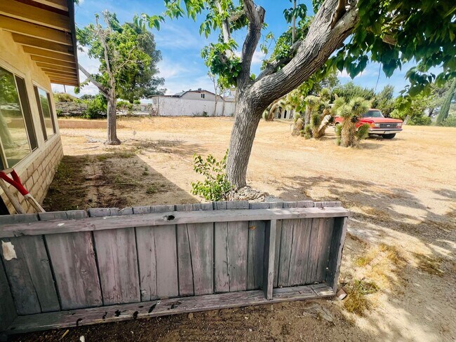 Building Photo - Scenic Hillside Living – Spacious 3 Bed, 2 Bath with Sweeping Views