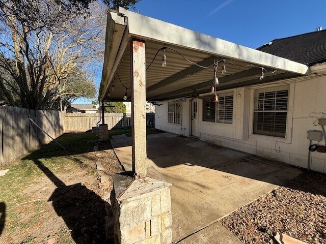 Building Photo - 2902 Silent Dr