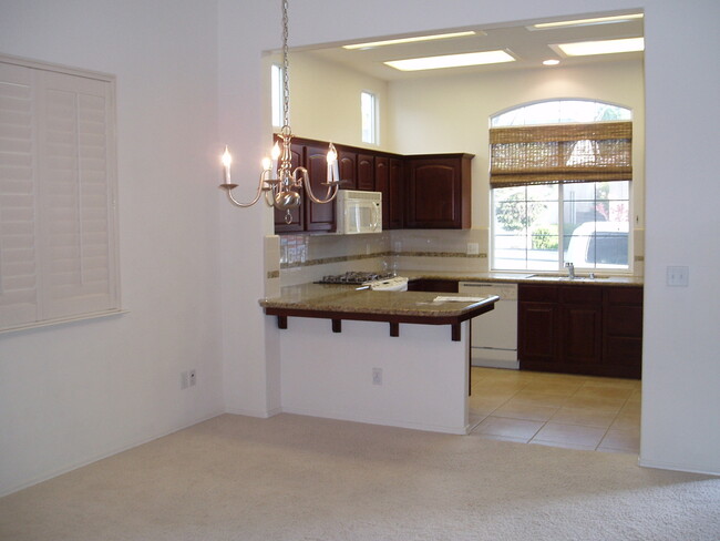 Building Photo - European Parc II