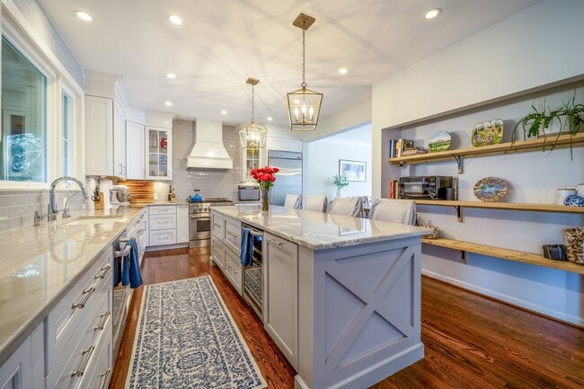 Building Photo - Stunningly Updated Home in Evergreen Meado...