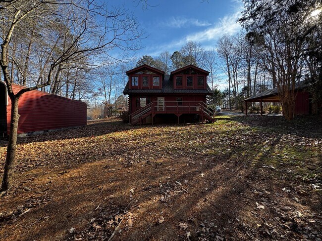 Building Photo - 257 Kim St