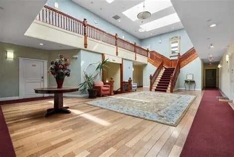 Building Photo - 7 Main St