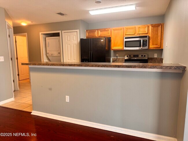 Building Photo - 6984 Ortega Woods Dr