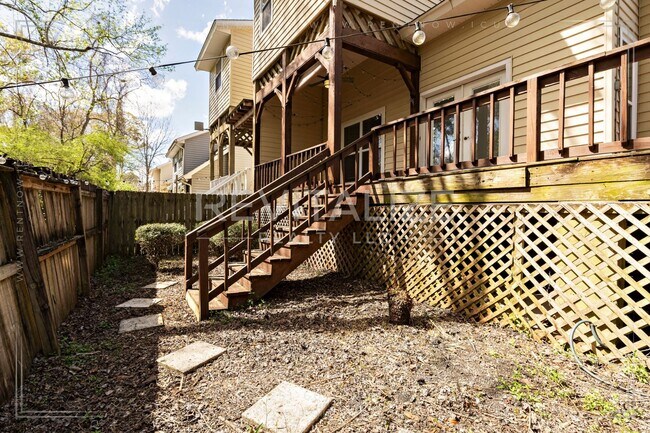 Building Photo - **COMING SOON** Stunning 2 Bedroom/2.5 Bat...