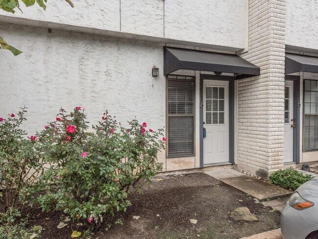 Building Photo - 1307 Kinney Ave