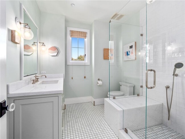 Building Photo - 3403 Laurel Ave