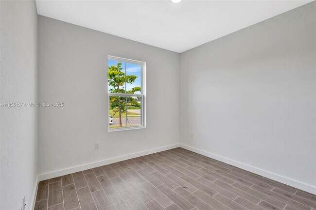Building Photo - 301 Silver Sands Ln