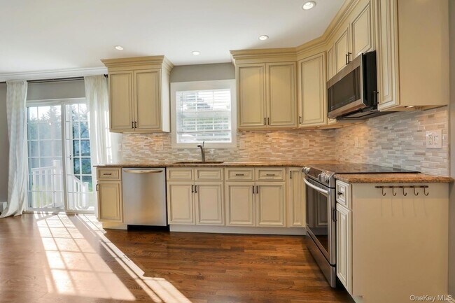 Building Photo - 32 Delamere St