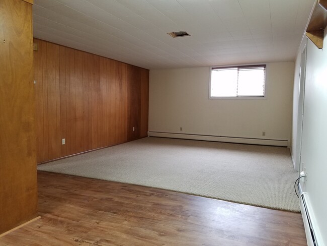 Building Photo - Spacious 2+ Bedroom Lower-Level Apartment ...