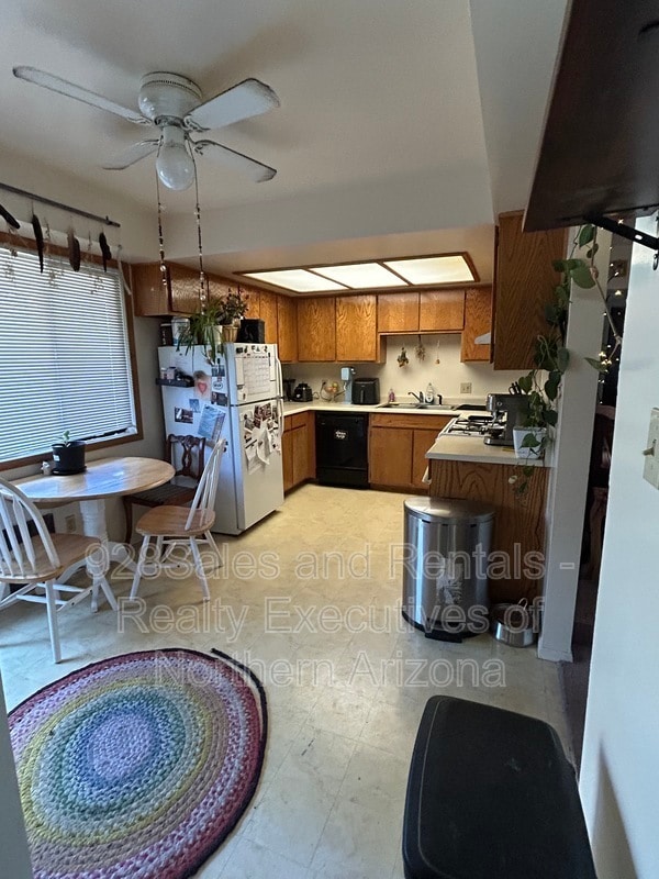 Building Photo - 13 S Trail of the Wds