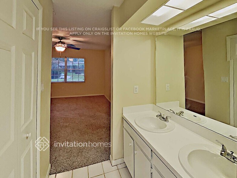 Building Photo - 978 Oak Dr